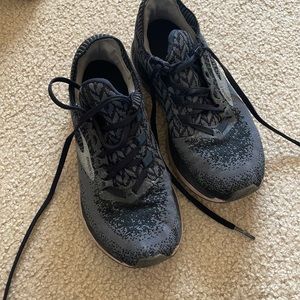 brooks running shoes